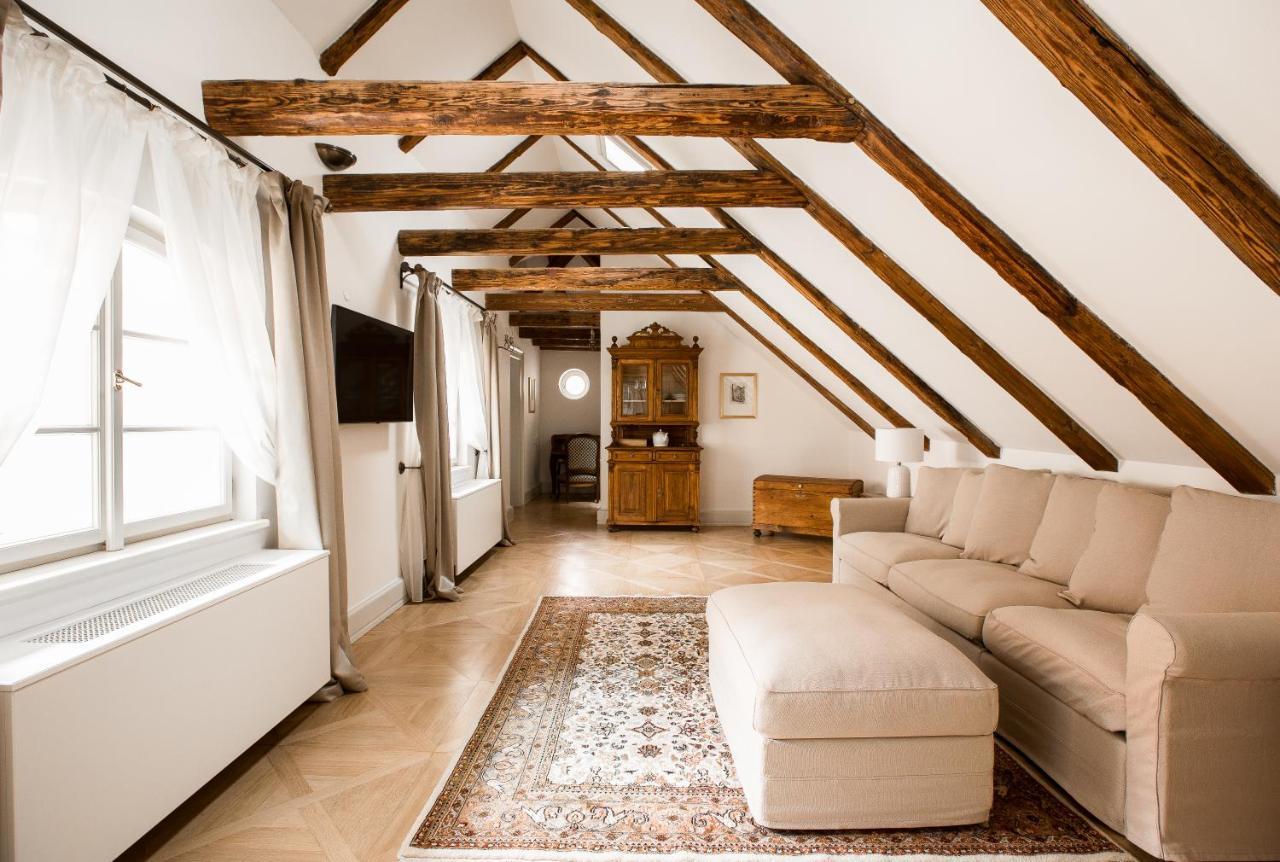 Hotel Nerudova 211 Praag