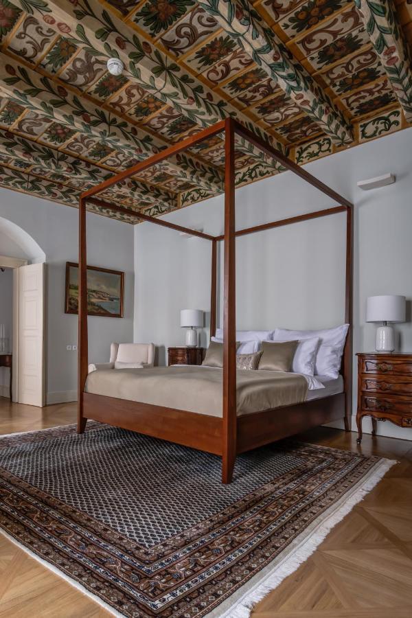 Hotel Nerudova 211 Praag