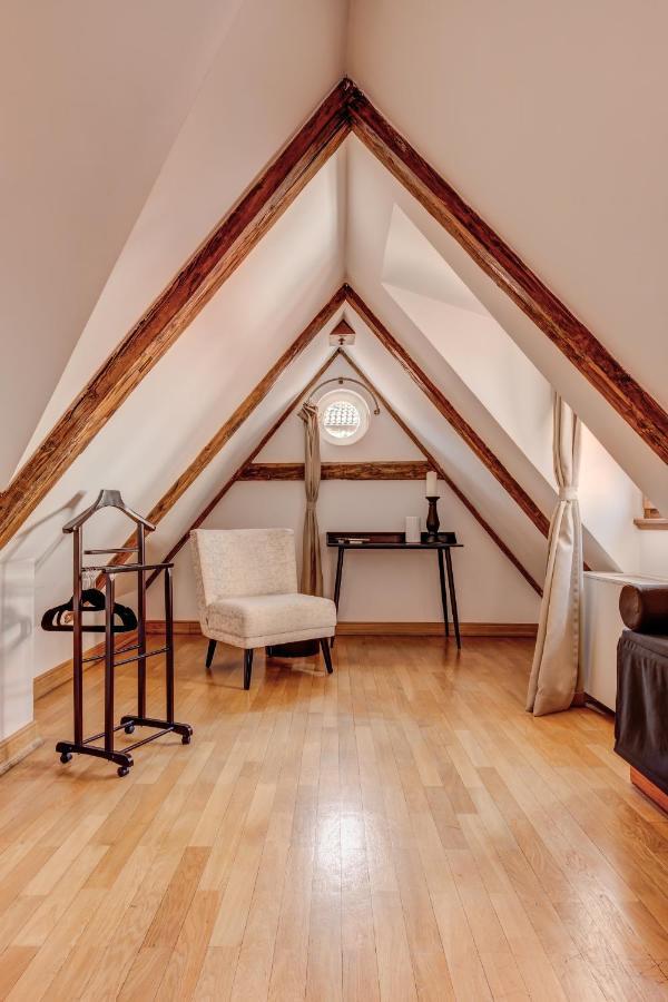 Hotel Nerudova 211 Praag